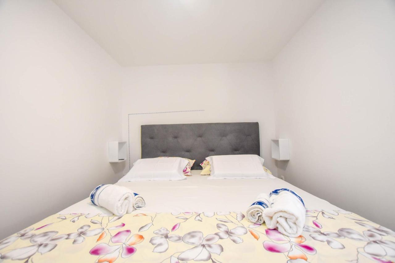 Mobile Home Dandelion ビオグラード・ナ・モル エクステリア 写真